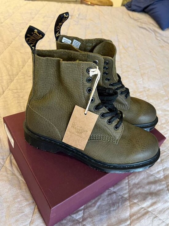 DR. Martens 1460 pascal Olive England main image 4